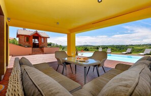 A heated pool - Nice home in Selnica with sauna (Selnica)