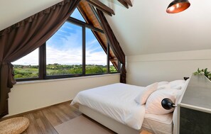 2 bedrooms, travel crib, free WiFi, bed sheets