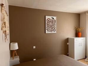 4 bedrooms, iron/ironing board, travel cot, free WiFi