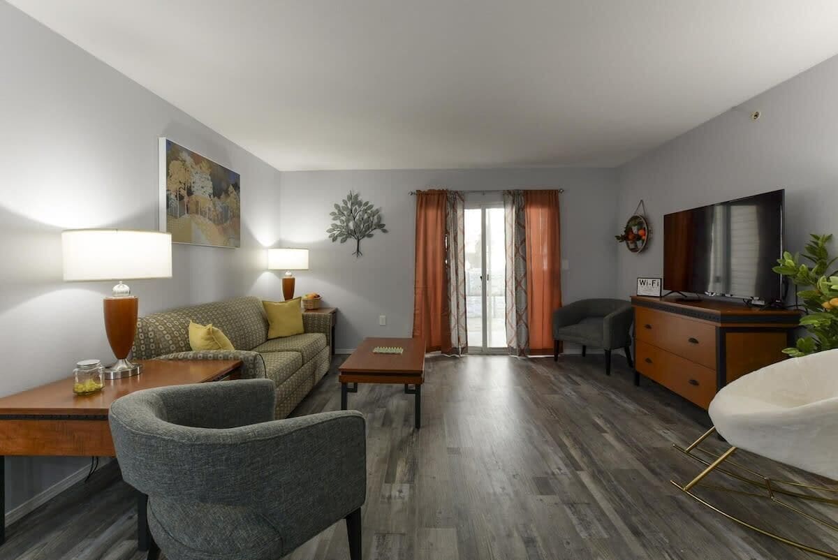 TV, Netflix, streaming services, offices