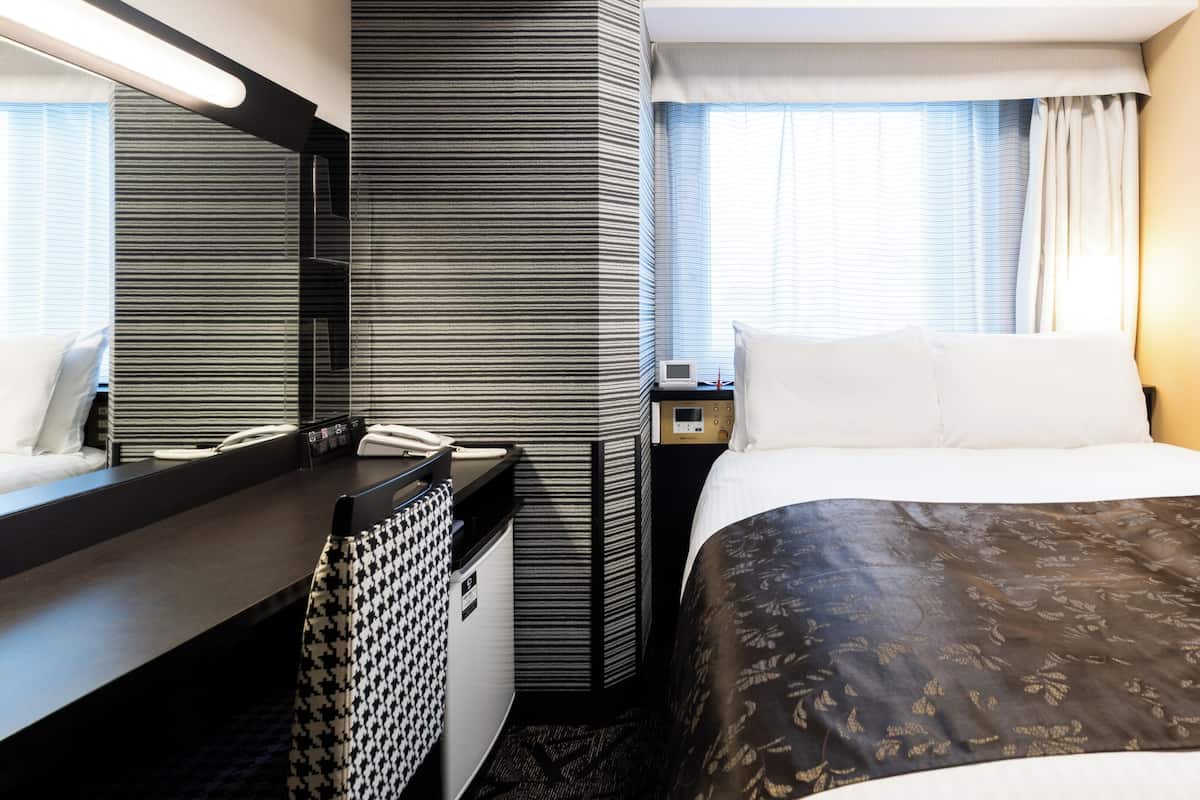 Standaard kamer, niet-roken (with 1bed) | Een bureau, verduisterende gordijnen, gratis wifi, beddengoed