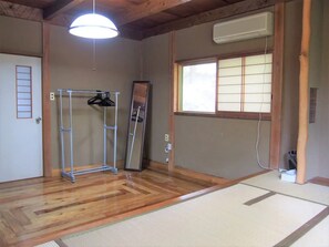 1 habitación, tabla de planchar con plancha y wifi gratis 