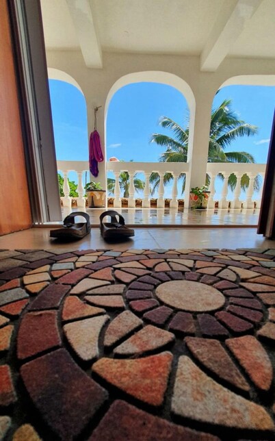 Tarpon- Beachfront Apartment (4 guests), Level 2    