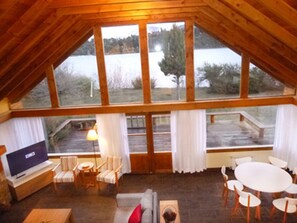 تلفزيون، مدفأة، مشغل دي في دي