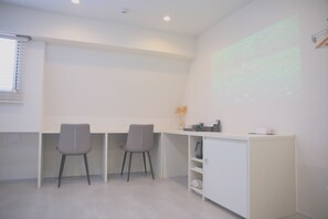 Deluxe Double Room | Desk, laptop workspace, free cots/infant beds, rollaway beds - colonhotel (Tokyo)