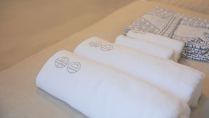 Desk, laptop workspace, free cots/infant beds, rollaway beds - colonhotel (Tokyo)