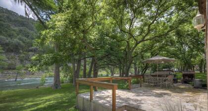 River Front House sleeps 25