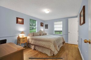 5 bedrooms, iron/ironing board, free WiFi, bed sheets