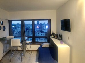 Interior - Department View to the Obelisk, reception and security 24 hours (C1043AAV)