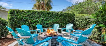 Magnificent Family East Beach Escape! Private Pool, Short Walk To Beach