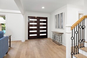 Interior - Magnificent Family East Beach Escape! Private Pool, Short Walk To Beach (Saint Simons Island)