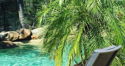 The Folly is a beautiful 2 bedroom holiday home with a log fire and fire pit.