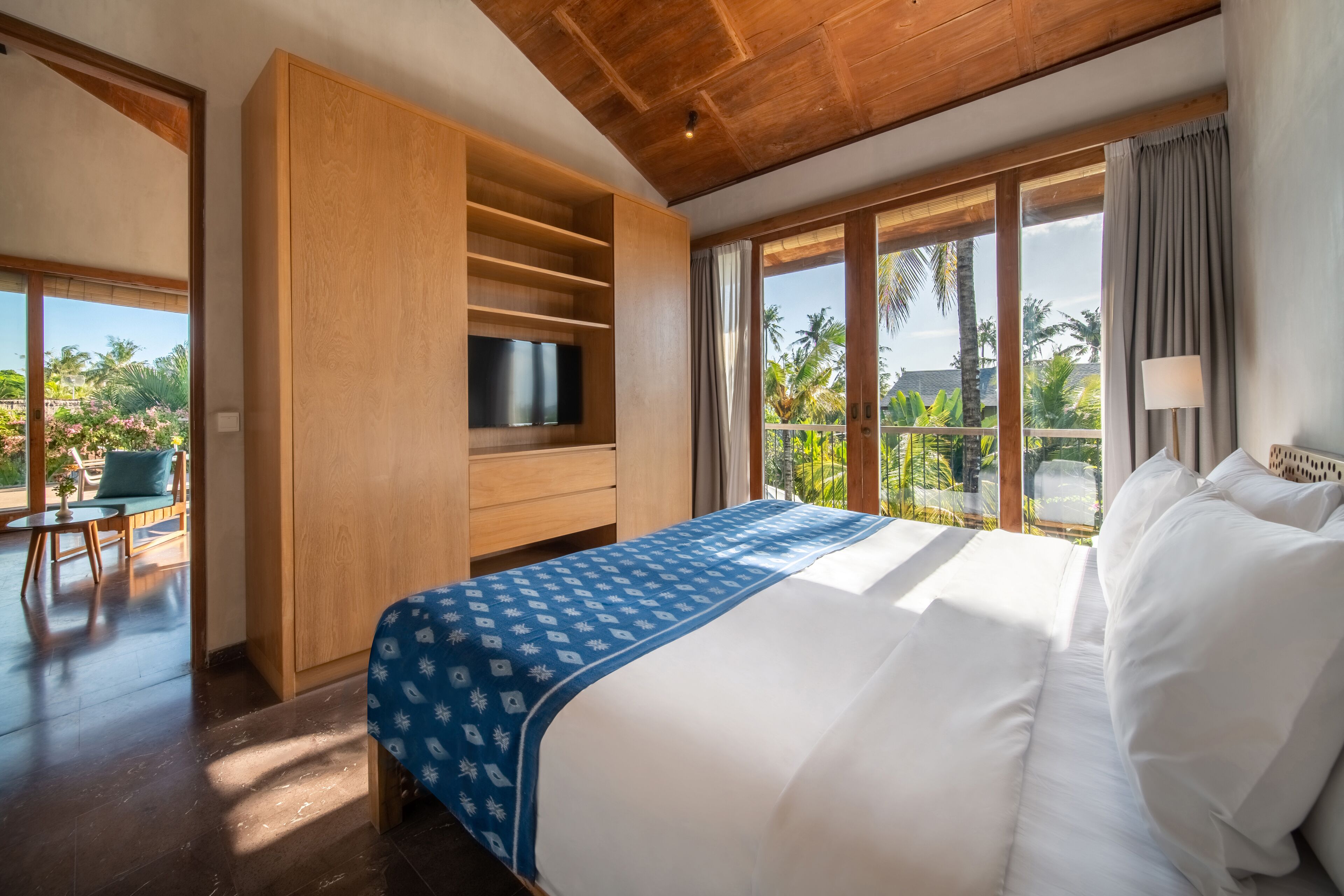 Ropa de cama de alta calidad y minibar 