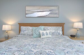 3 Schlafzimmer, Schreibtisch, Bügeleisen/Bügelbrett, Reisekinderbett