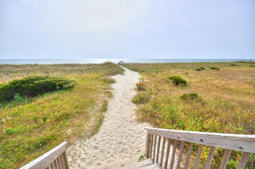The Sea Pearl - Ocean Front Condo on Oak Island - Sleeps 9 - 3bed/2bath