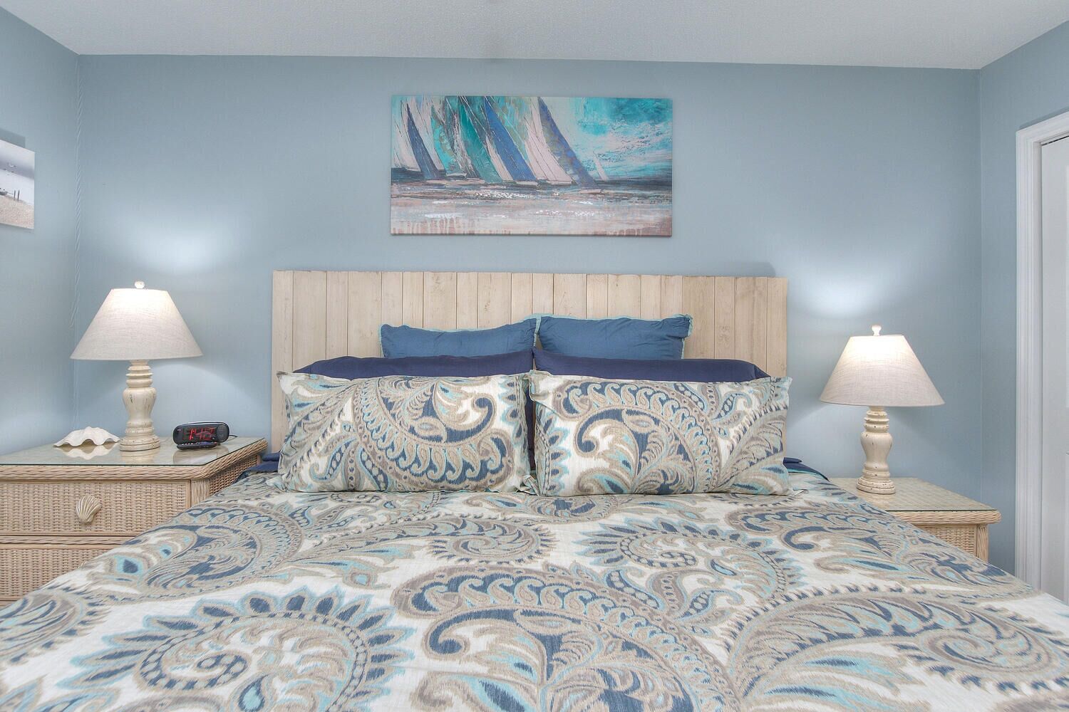 3 bedrooms, desk, iron/ironing board, travel cot