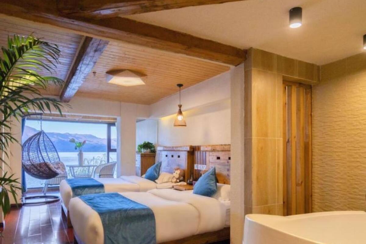 Deluxe Twin Room | Desk, free WiFi