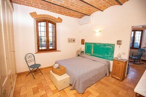 1 habitación, escritorio, tabla de planchar con plancha y wifi gratis 