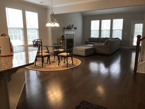 Living area - Convenient Grovetown House near Fort Gordon and the Masters (Grovetown)