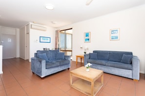 Panoramic Single Room | Living area