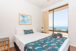 Panoramic Single Room | Individually decorated, individually furnished - Ocean View 10 Pool & Spa (Airlie Beach)