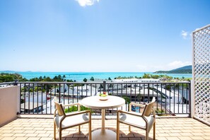 Panoramic Single Room | Balcony view - Ocean View 10 Pool & Spa (Airlie Beach)