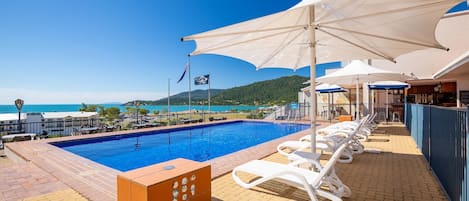2 outdoor pools