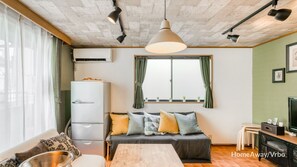 TV, stereo - Ikken House 4LDK House, 7-min to Sta., Okubo area (Shinjuku ku)