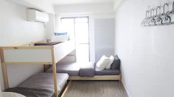 Iron/ironing board, bed sheets
