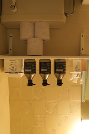 Badkar/dusch, hårtork, bidé och handdukar