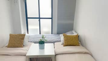 Iron/ironing board, bed sheets