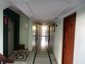 Hallway - Hotel Madhav Palace (Jaipur)