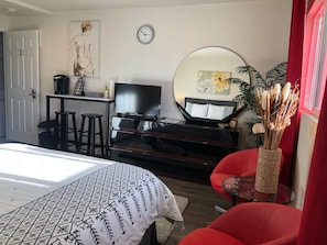 1 chambre, fer et planche à repasser, lit parapluie, Wi-Fi gratuit