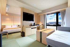 A hotel room with a bed, desk, chair, and a large window offering a city view. - Henn na Hotel Premier Kyoto Gojo Karasuma (Kyoto)