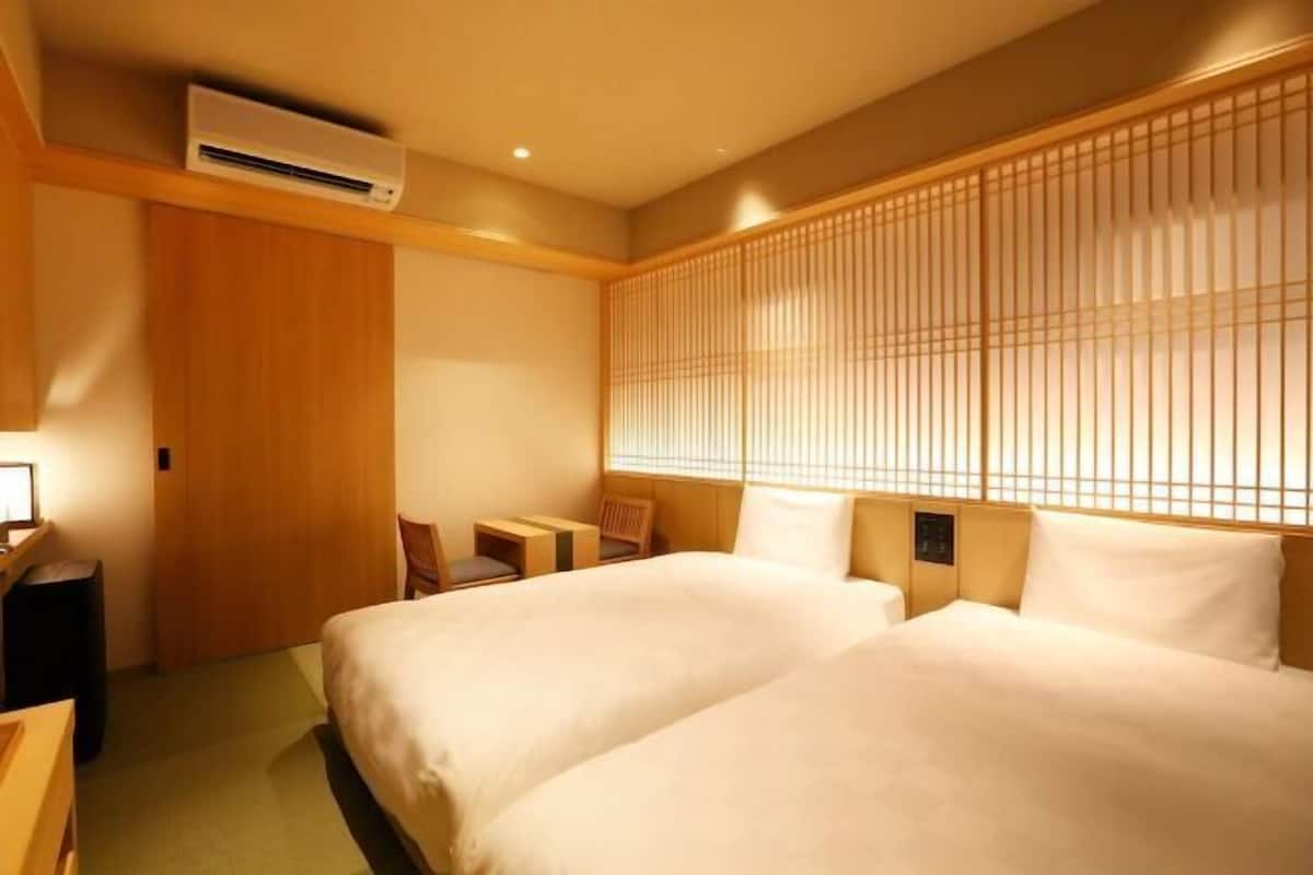 1 bilik tidur, gebar bulu kapas, peti besi dalam bilik