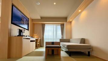 Suite | 1 bedroom, down comforters, in-room safe, blackout drapes