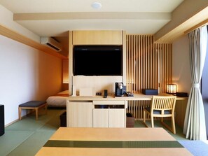 Suite | Down comforters, in-room safe, blackout drapes, soundproofing - Henn na Hotel Premier Kyoto Gojo Karasuma (Kyoto)