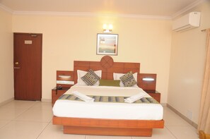 Luxury Studio Suite | Desk, laptop workspace, iron/ironing board, free WiFi - Suvarna Regency (Hassan)