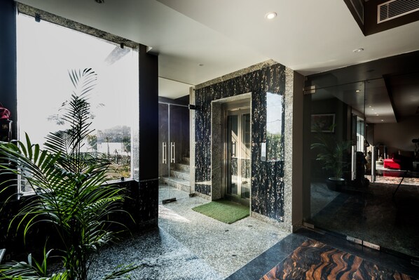 Property entrance - Hotel Grand City (New Delhi)