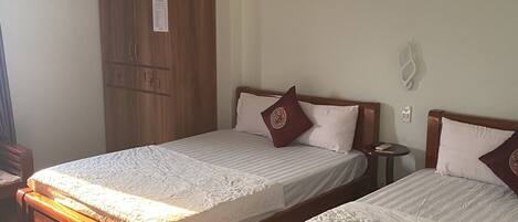 Minibar, free WiFi, bed sheets