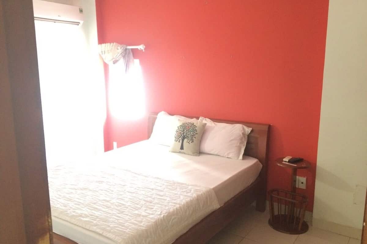 Quarto casal básico | Frigobar, Wi-Fi de cortesia, roupa de cama