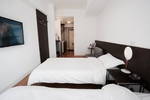 Family Triple Room | Desk, blackout drapes, free WiFi, bed sheets - Hostel 758 Nagoya2C (Nagoya)