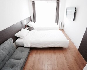 家庭三人房 | 書桌、遮光布/窗簾、免費無線上網、床單