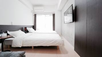 ์ํฐ ํธ์๋ฃธ | ์ฑ
์, ์๋ง ์ปคํผ, ๋ฌด๋ฃ WiFi, ์นจ๋ ์ํธ