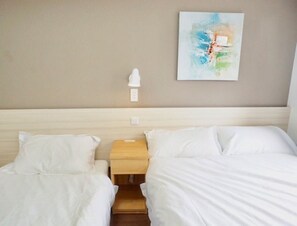 Family Triple Room | Desk, blackout drapes, iron/ironing board, free WiFi - Hostel 758 Nagoya3C (Nagoya)