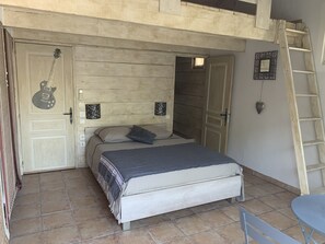 2 chambres, fer et planche Ă repasser, Wi-Fi gratuit, draps fournis