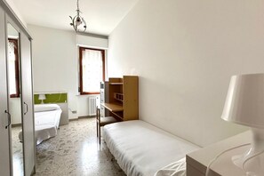 3 bedrooms, bed sheets - N139 - Numana, four-room apartment in the centre 500mt from the sea (Numana)