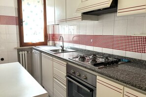 Fridge, oven, dishwasher - N139 - Numana, four-room apartment in the centre 500mt from the sea (Numana)