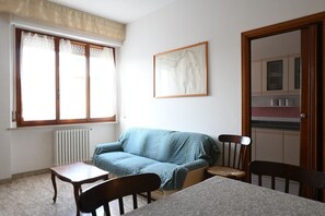 TV - N139 - Numana, four-room apartment in the centre 500mt from the sea (Numana)