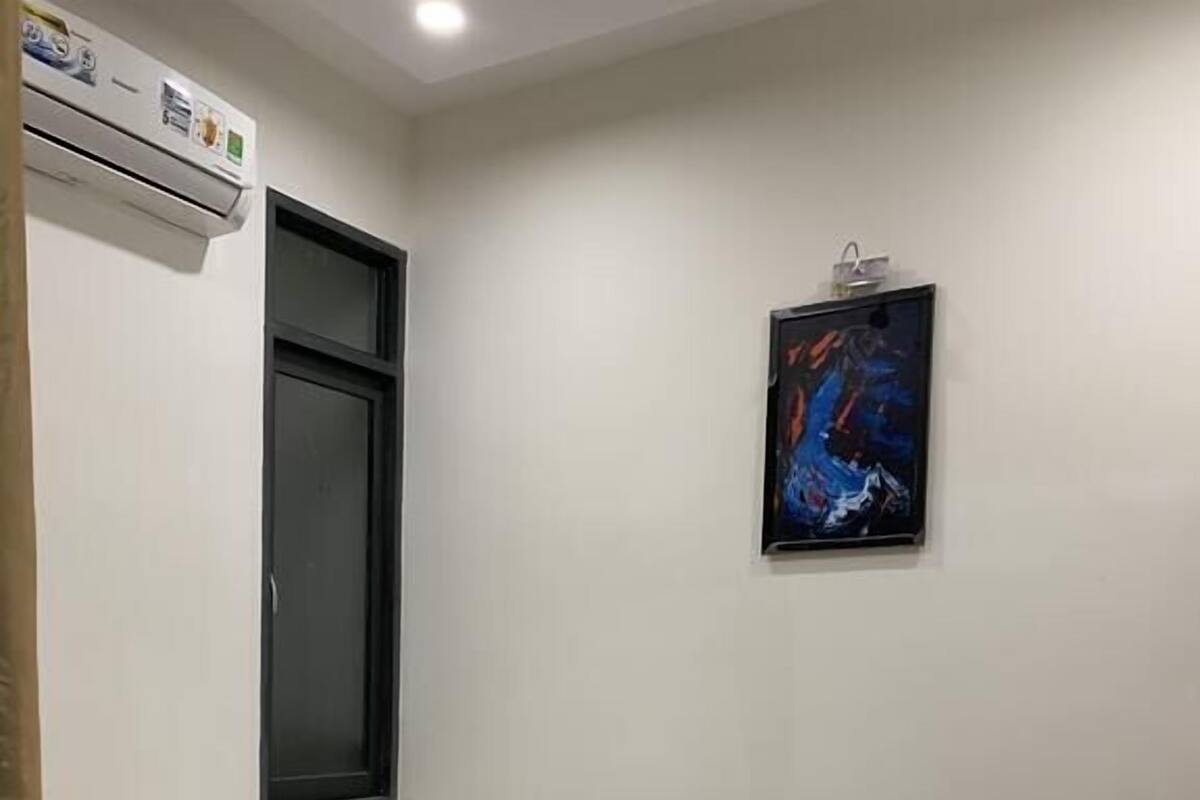 Minibar, blackout curtains, soundproofing, free WiFi